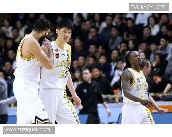 重庆篮球队以66分领跑杯赛积分榜展现强劲实力和竞争优势